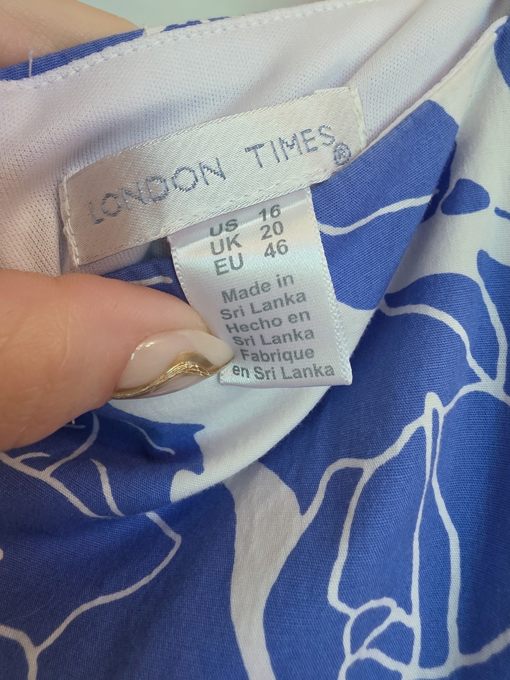 London Times Blue & White Floral Flutter Sleeve Maxi Dress - Picture 4 of 8